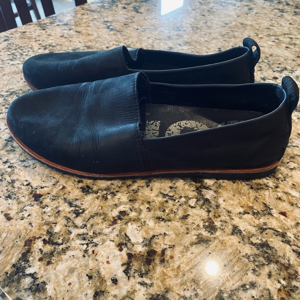 Sorel size 7.5 black nubuck leather flats
